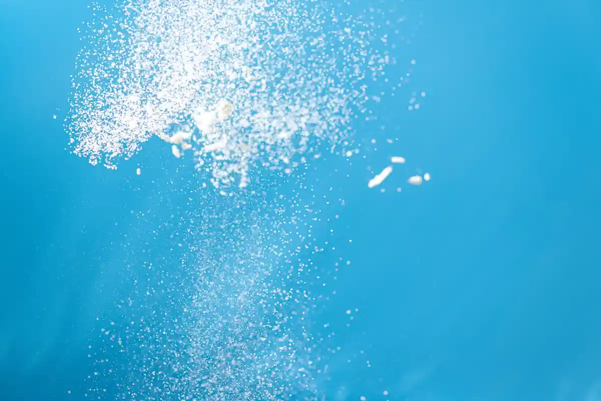 Du sel dans une eau bleue