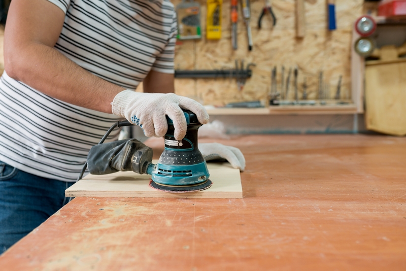 Décaper la peinture sur bois sans abîmer le support : les bonnes méthodes